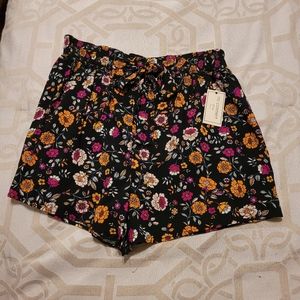 No comment Plus NY.LA floral shorts, Inseam 4", lightweight material